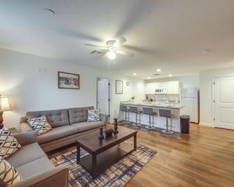 LaBelle Apartment, Close to Parks! - LaBelle - Huiskamer