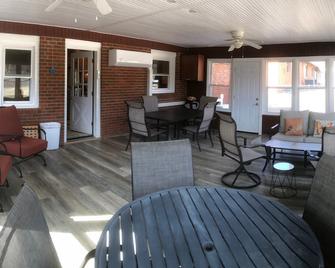 Spacious, Remodeled, in a Quiet Family Oriented Neighborhood - Ponca City