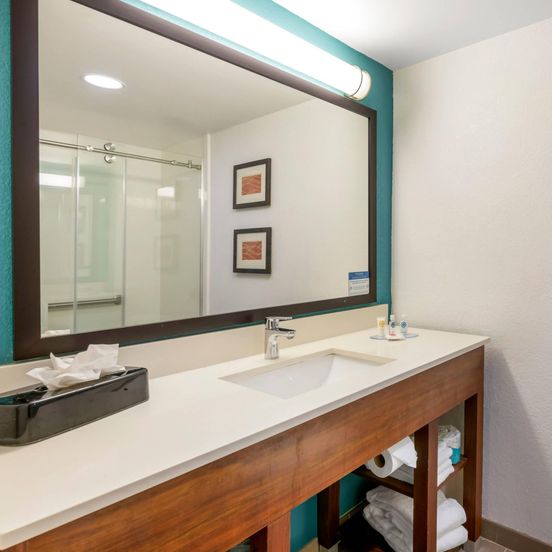 Comfort Inn and Suites Fort Lauderdale West Turnpike image 1