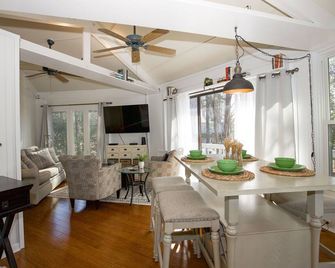 Pinehurst Tree House - Pinehurst - Dining room