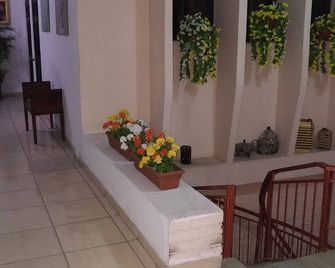 Gabrielle's - Comfortable & Safe Hotel In Haiti - Port Au Prince - Patio
