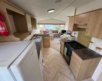 Cozy Coastal Caravan in Eyemouth - Eyemouth - Kitchen