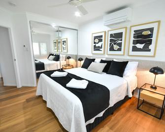 Birds 'n' Bloom Cottages - Yungaburra - Bedroom