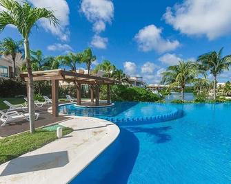 2BR Apt with Lagoon View in Puerto Aventuras - Puerto Aventuras - Basen