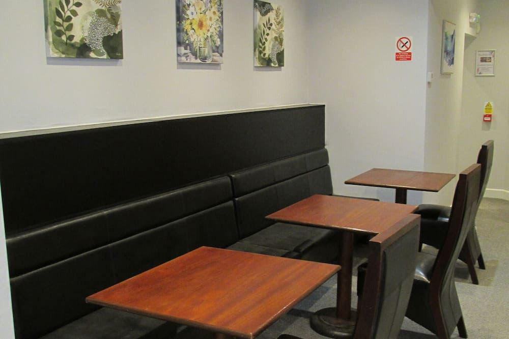 Rooms at The Ritz Complex - Desborough - Restaurace