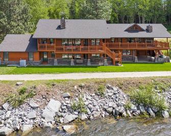 Luxury River Front Property - Hamilton - Building