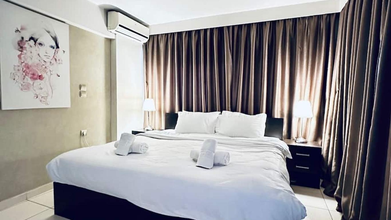 إم سي كوين هوتل