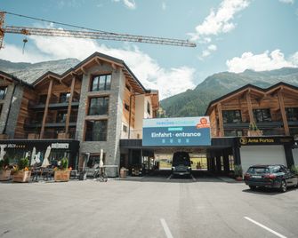 Hotel Porta Cervino - Taesch - Building
