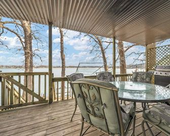 Docksid days & Sunrise mornings on East Lake- Private dock- sleeps 10 - Spirit Lake - Balcón
