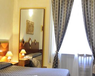 Hotel Farini - Rom - Schlafzimmer