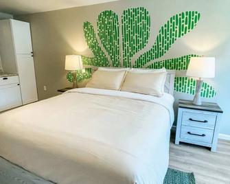 Meadow Room at The Trailblazer Unit 2 - Townsend - Bedroom