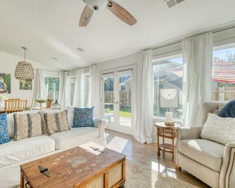 1109 Berkeley - Hanahan - Living room