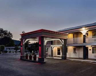 Super 8 by Wyndham Ukiah - Ukiah - Building