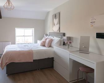 Apartment 9, Isabella House, Aparthotel, By Rentmyhouse - Hereford - Bedroom