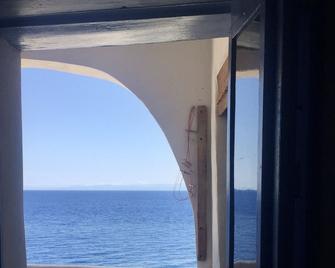 Beautiful place 35 steps from the beach - Alicudi Porto - Balcón