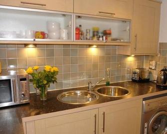 Oceanview - Peaceful 2 Bed Seafront Apartment - Eastbourne - Küche