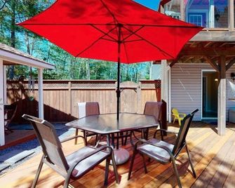 Fall River Oasis Suite with 6 Person Hot Tub - Fall River - Patio