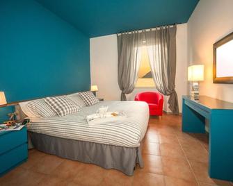 Casa Dante - Sale Marasino - Bedroom
