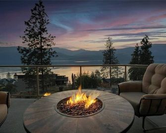 Licensed Luxury Okanagan Home with Pool - Lake Country - Балкон