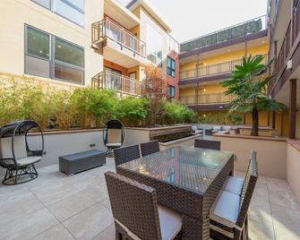 Luxe Kitchen & Bath Gigabit Wifi Sanitized W/D In Unit King Bed - Walnut Creek - Balcony