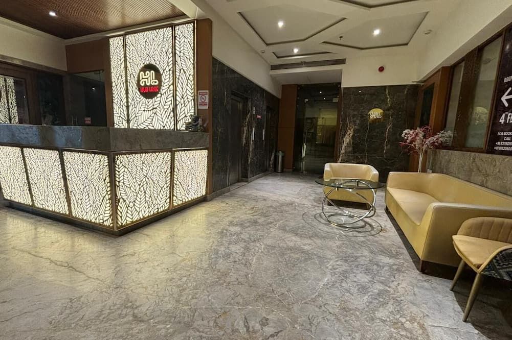 Fisco The Hub Link - Mumbai - Lobby
