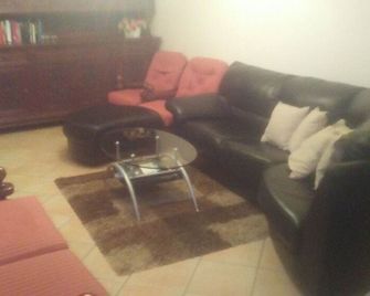 Casa Vacanze L'agrifoglio - Magliolo - Sala de estar