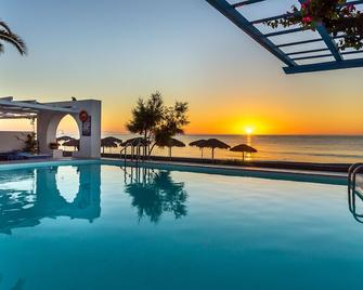 Sigalas Beach Hotel - Kamari - Pool