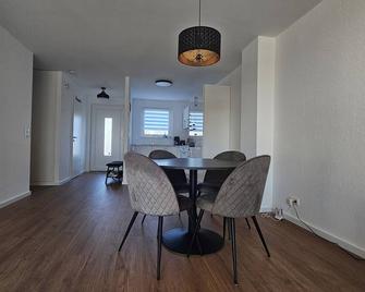 Chillax Ferienhaus für Familie und Urlauber - Köln - Essbereich