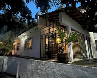 La Villa Palmier - Quiet - Spacious & Ac - Garden - Puerto Vallarta