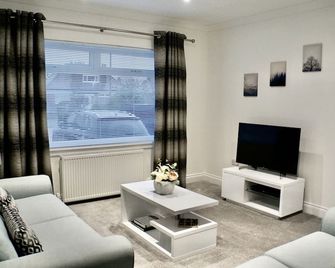 Great Views To One Of Scotland's Biggest Tourist Attractions, Wallace Monument. - Stirling - Σαλόνι