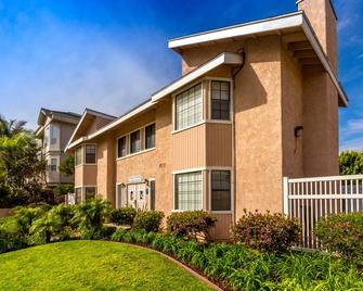 Good-Value 3 Units w/ Kitchen & Free Parking! - Oxnard