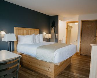 Golden Village Lodge - Golden