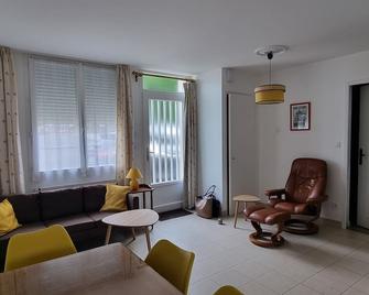 Single-storey apartment facing a green area, very well equipped - Saint-Genis-de-Saintonge - Sala de estar