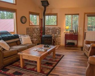 Sled down driveway! 40min to Breckenridge, on an acre, \nStarlink wifi, Hot tub - Fairplay - Wohnzimmer