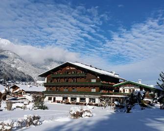 Familien- & Vitalhotel Auenhof - Fulpmes - Gebouw