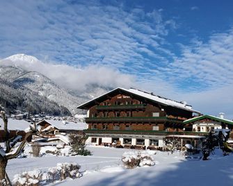 Familien- & Vitalhotel Auenhof - Fulpmes - Building