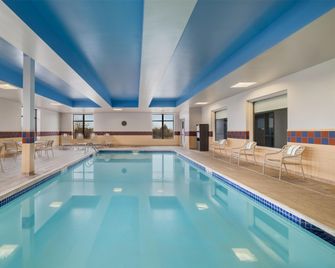 Hampton Inn & Suites Lincoln Northeast/I-80 - Lincoln - Pool