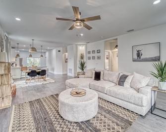 Zen Bungalow getaway minutes away from downtown Tampa & Ybor City - Tampa - Soggiorno