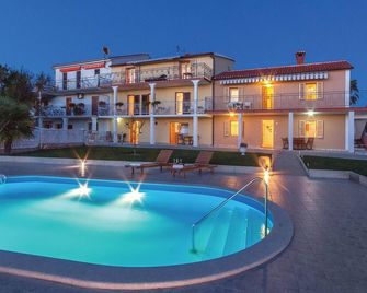One-Bedroom Apartment In Vrsar - Vrsar - Pool