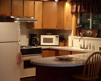 At the Nisqually entrance to Mt. Rainier National Park - Ashford - Kitchen