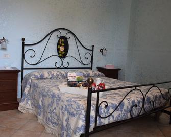 Postiglione Country House - Cingoli - Camera da letto