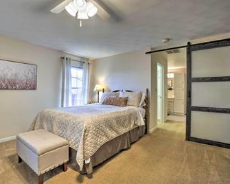 Delightful Tipp City Unit with Covered Patio! - Tipp City - Bedroom