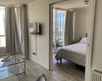 Fantastic location, subway, commerce, mall, private parking. - Las Condes - Bedroom