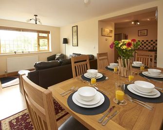 Idyllic Cottage for the perfect New Forest Counrty Escape - Ringwood - Dining room