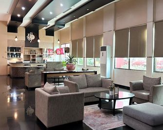 Grand Daira Hotel Palembang - פלמבאנג - לובי