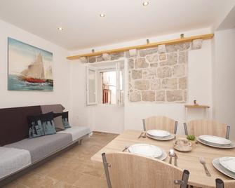 Confluence Apartments - Korčula - Essbereich