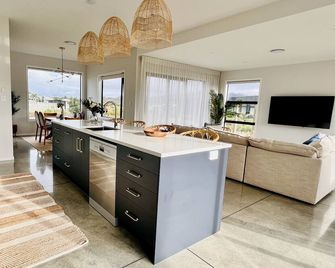 Sandy Palms - Home Away From Home - Waihi Beach - Kitchen
