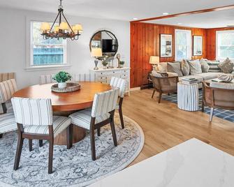 Charming 3BR Home in Nantucket's Natural Beauty home - Nantucket - Dining room