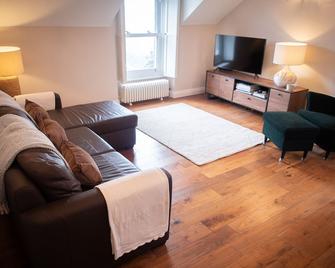 The Beeches - Cavendish Apartment 5 - Sleeps 4 - Baslow - Living room