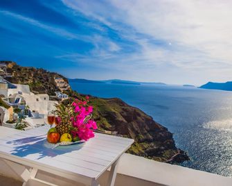 Marizan Caves & Villas - אויה - מרפסת